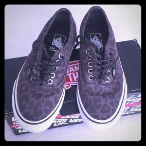 Leopard/Black Van's